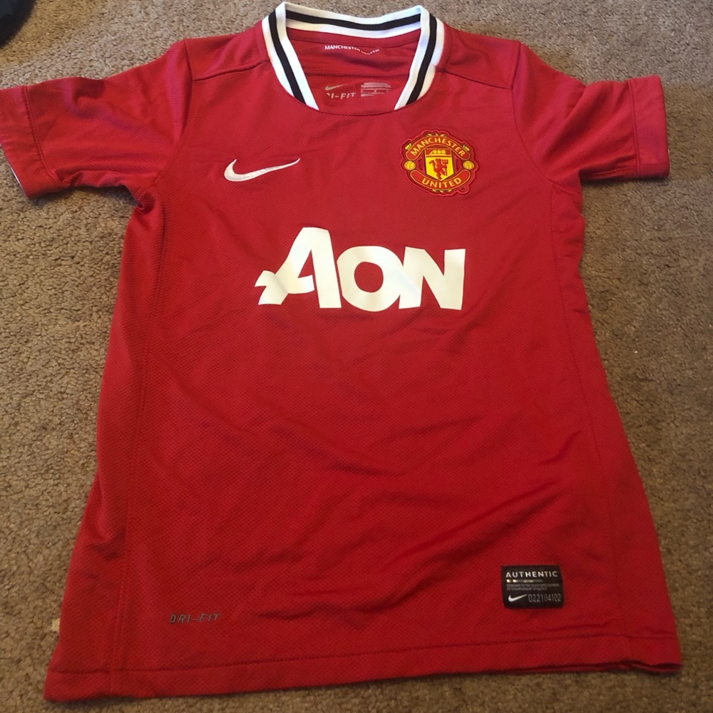 Pre-owned kids Nike Manchester United soccer jersey size small.